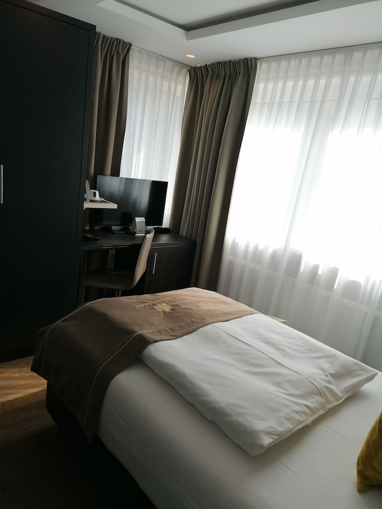 Skyline Hotel Frankfurt 12