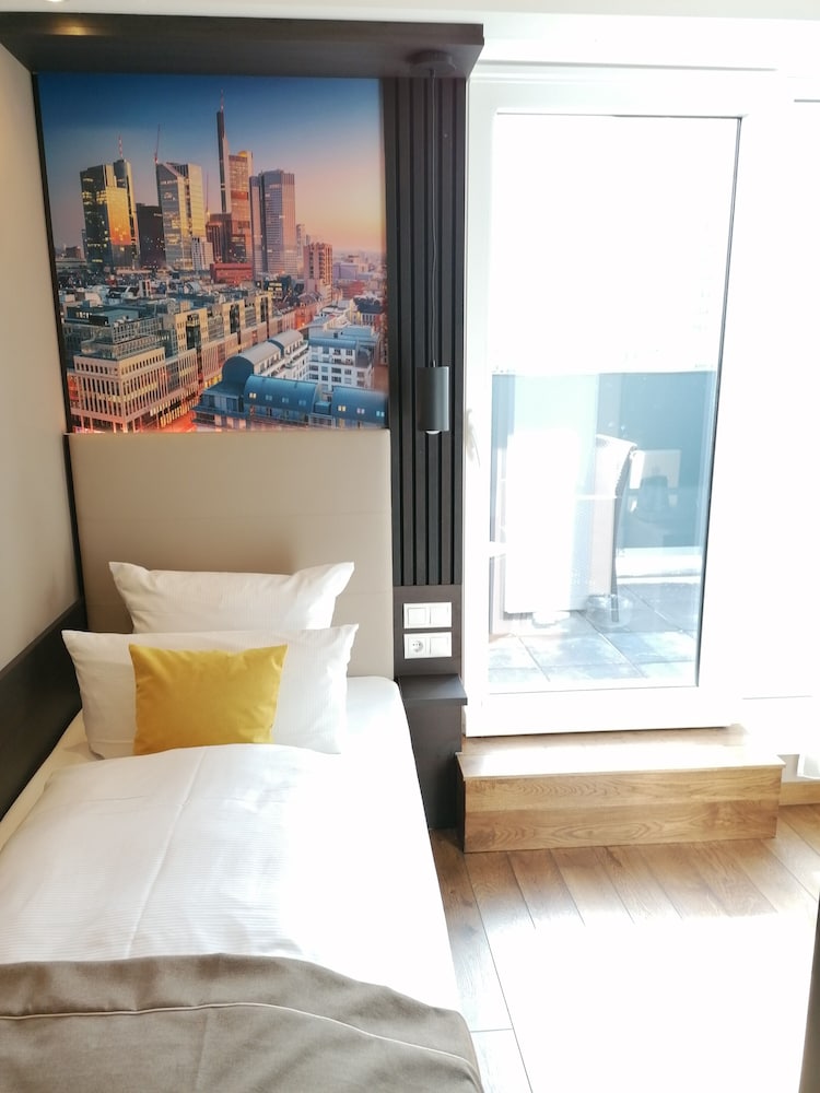 Skyline Hotel Frankfurt 8