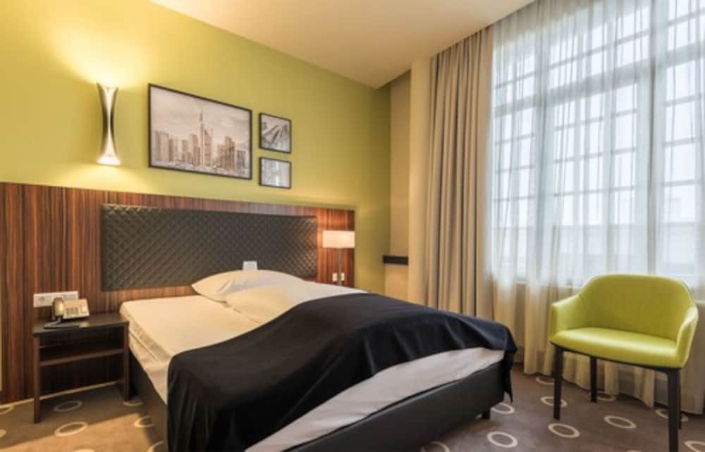 The Frankfurt 7