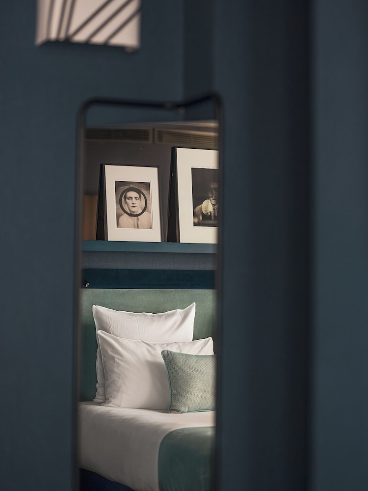 Bob Hotel 23