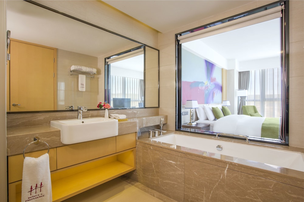 Hotels & Preference Hualing Tbilisi 23