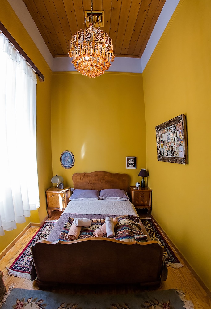 Athens Quinta 4