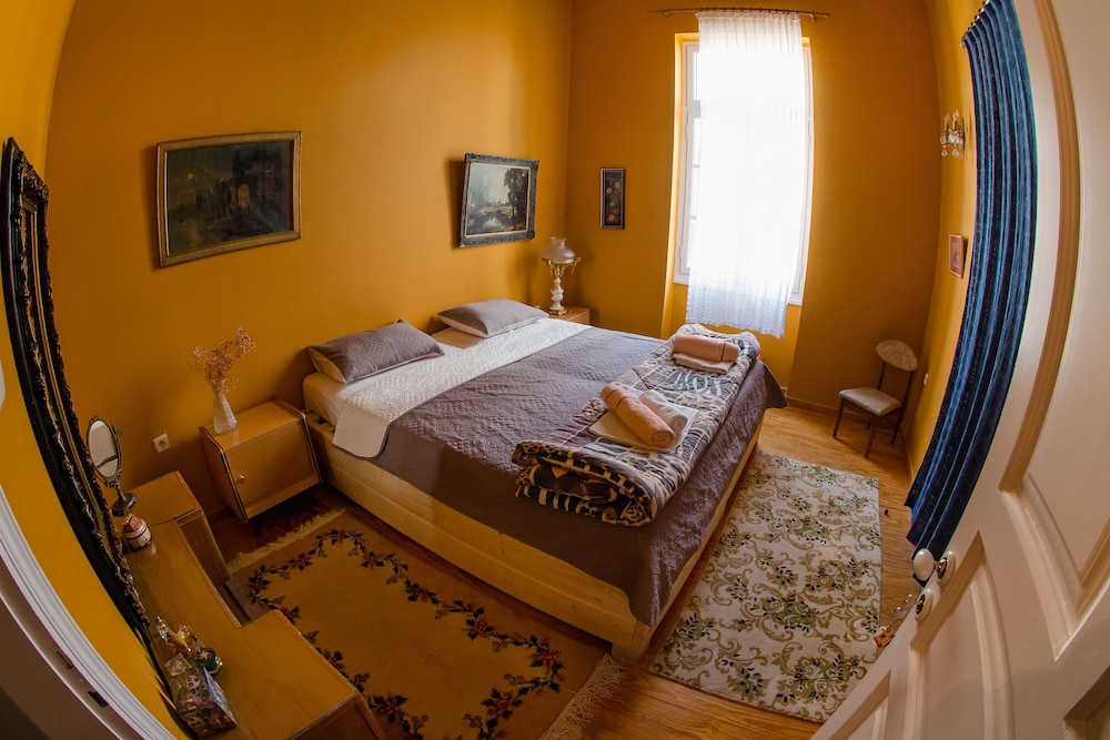 Athens Quinta 5