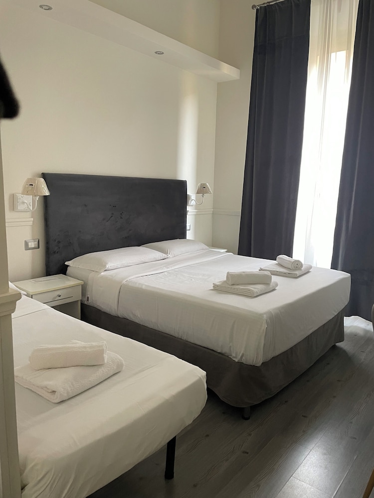 Arts n' Rooms 16