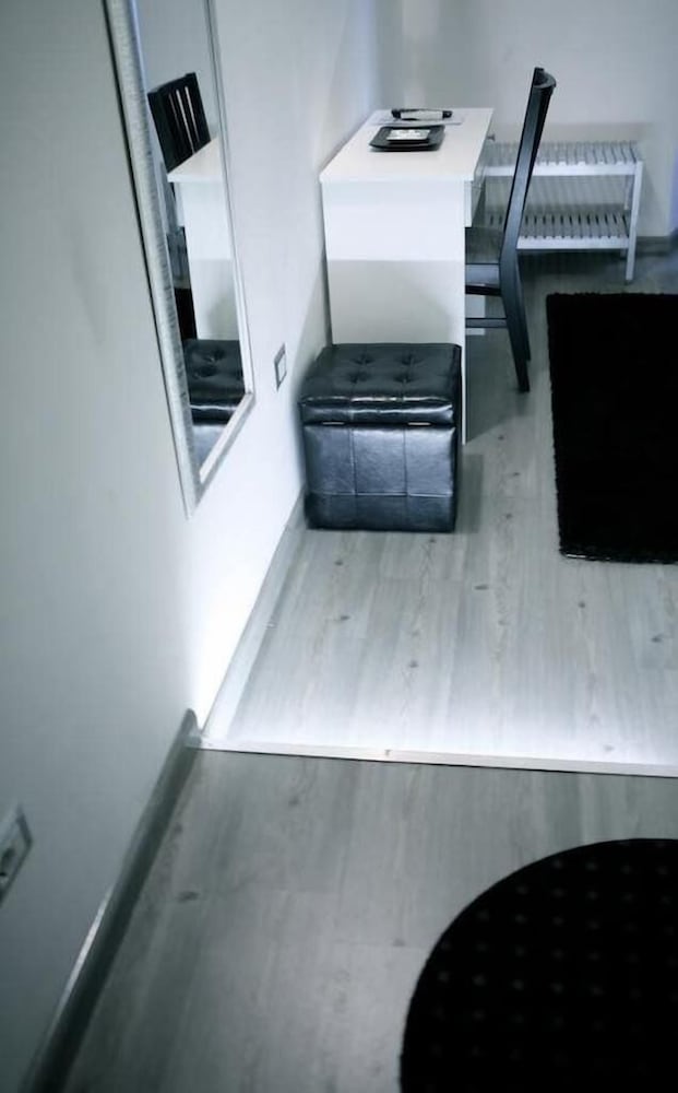 Arts n' Rooms 24