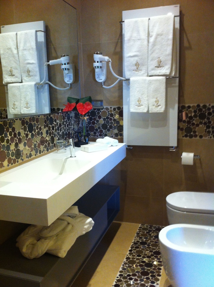 Augustana House 8