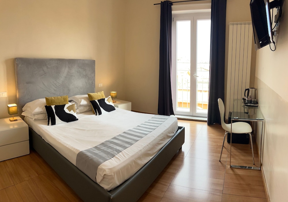 Bon Ton Suite 9