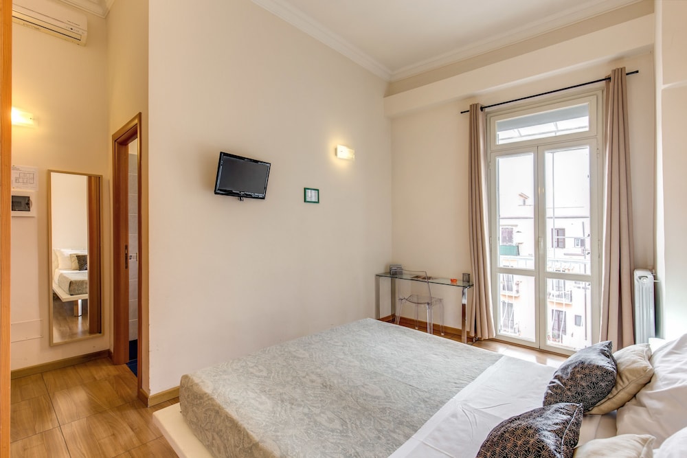 Bon Ton Suite 6