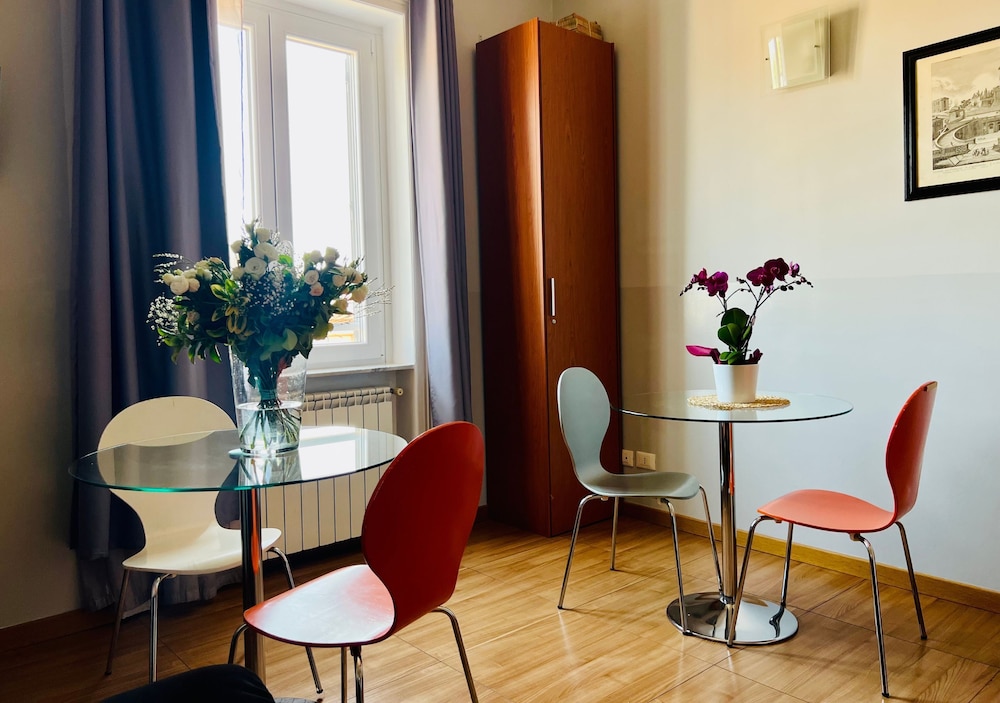Bon Ton Suite 4