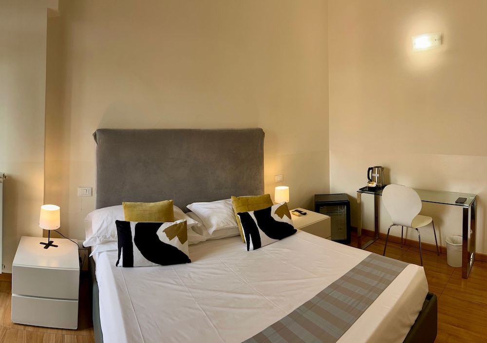 Bon Ton Suite 8