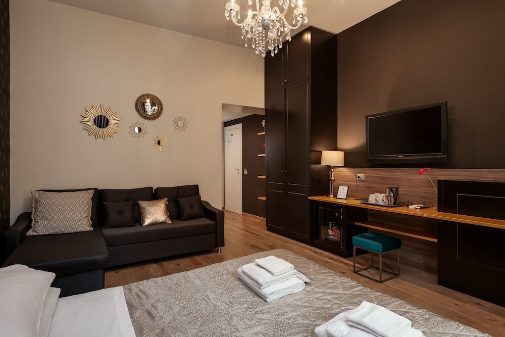 Flat 285 B&B 24