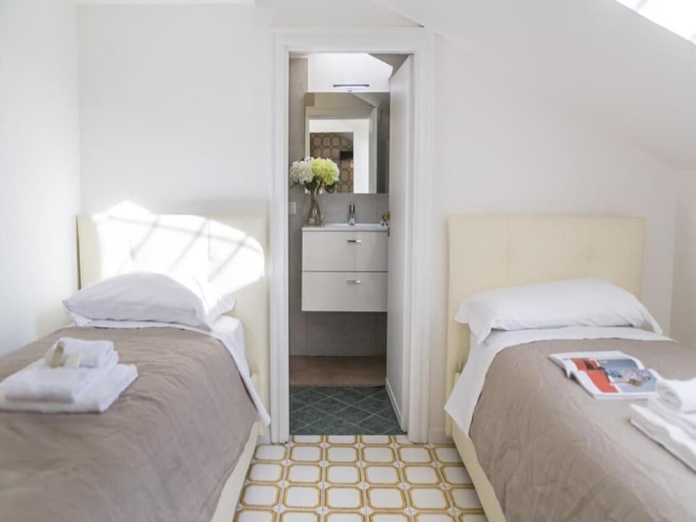 Grand Master Suites 15