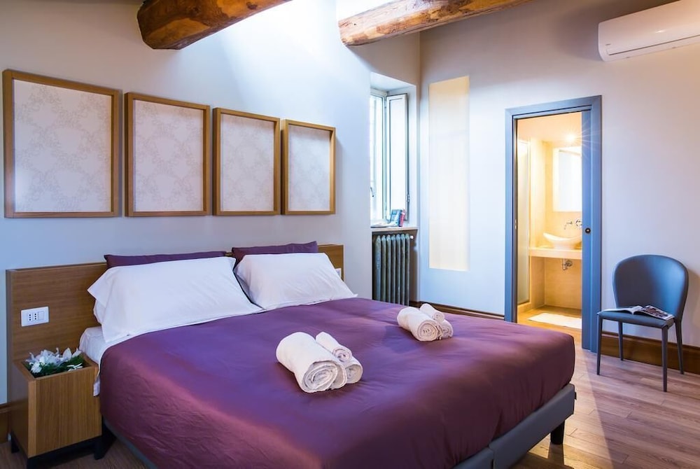 Grand Master Suites 22