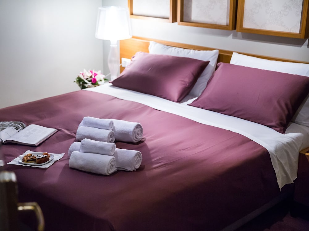 Grand Master Suites 6
