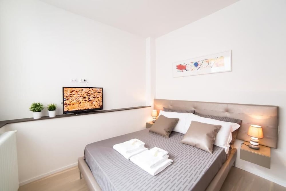 Grand Master Suites 7