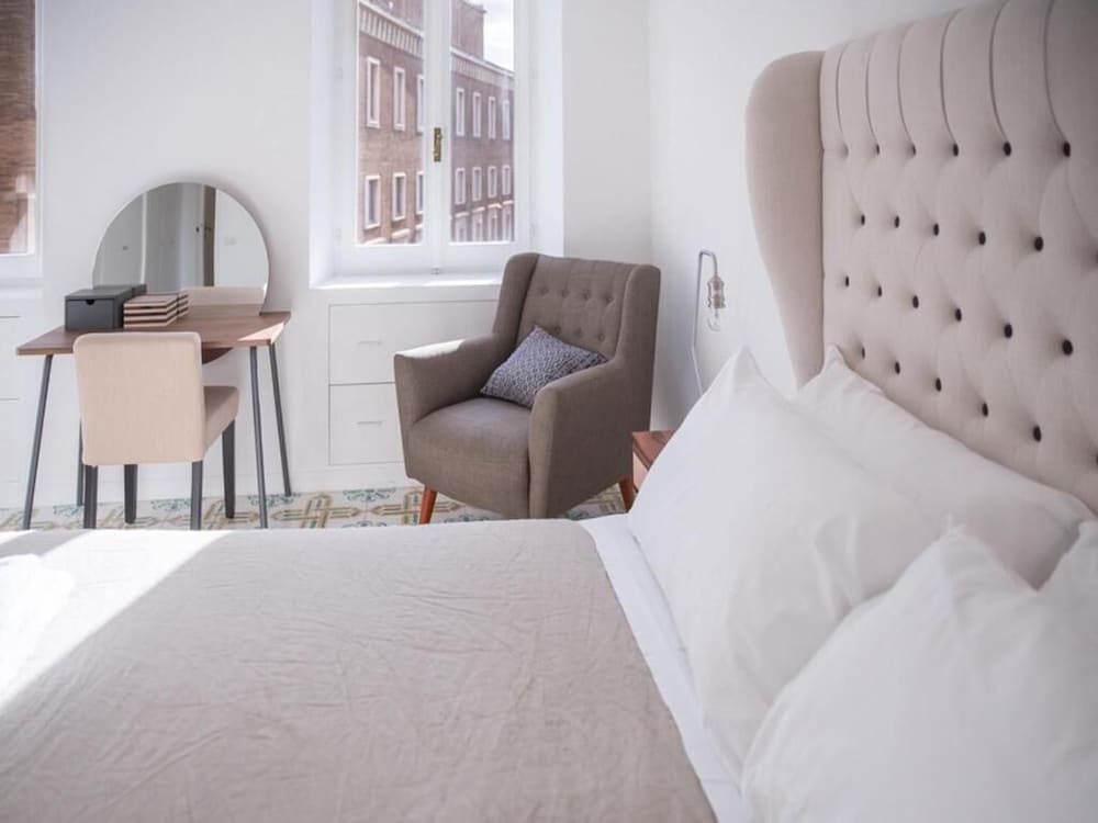 Grand Master Suites 14