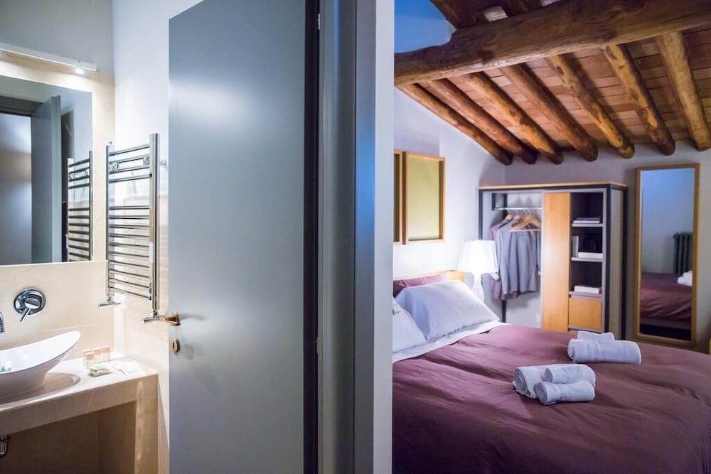 Grand Master Suites 24