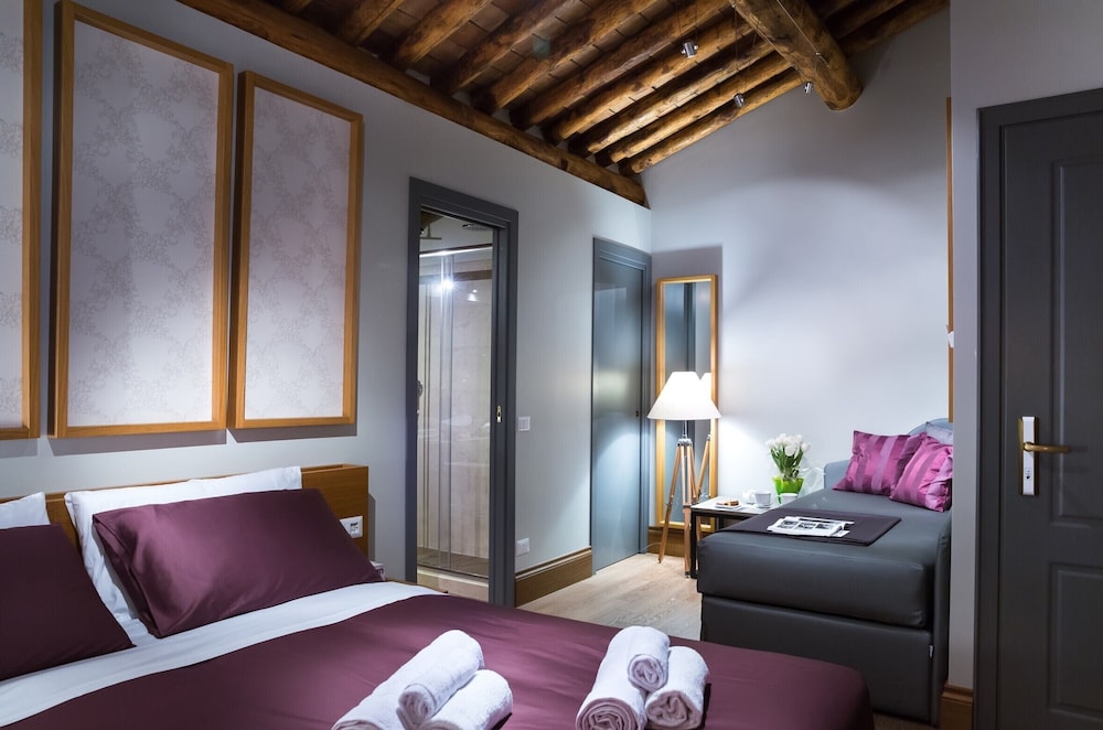 Grand Master Suites 18