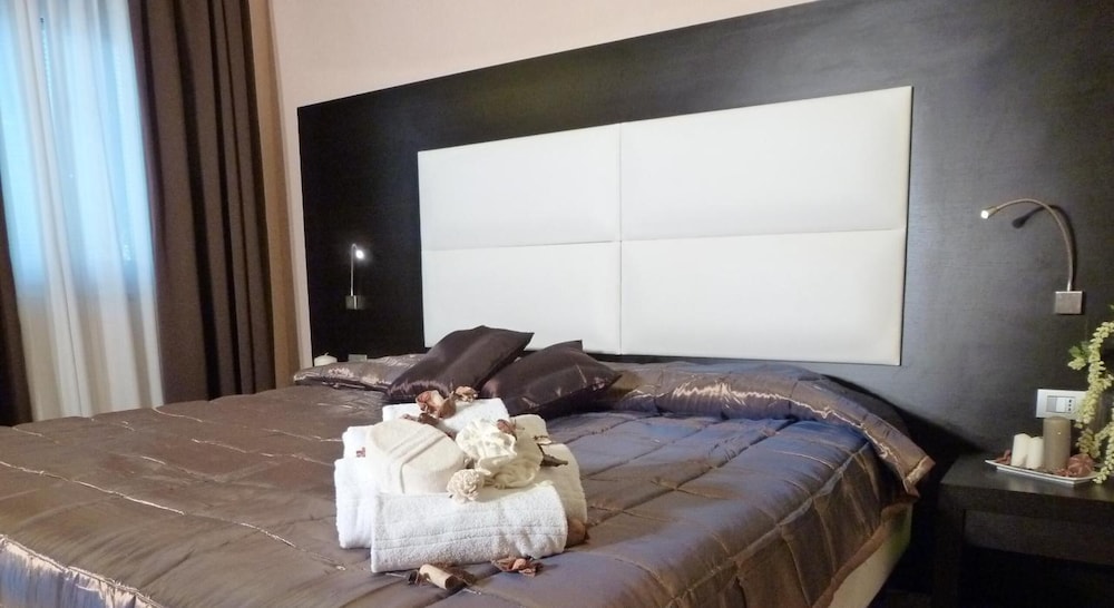 EH Hotels Suites 8