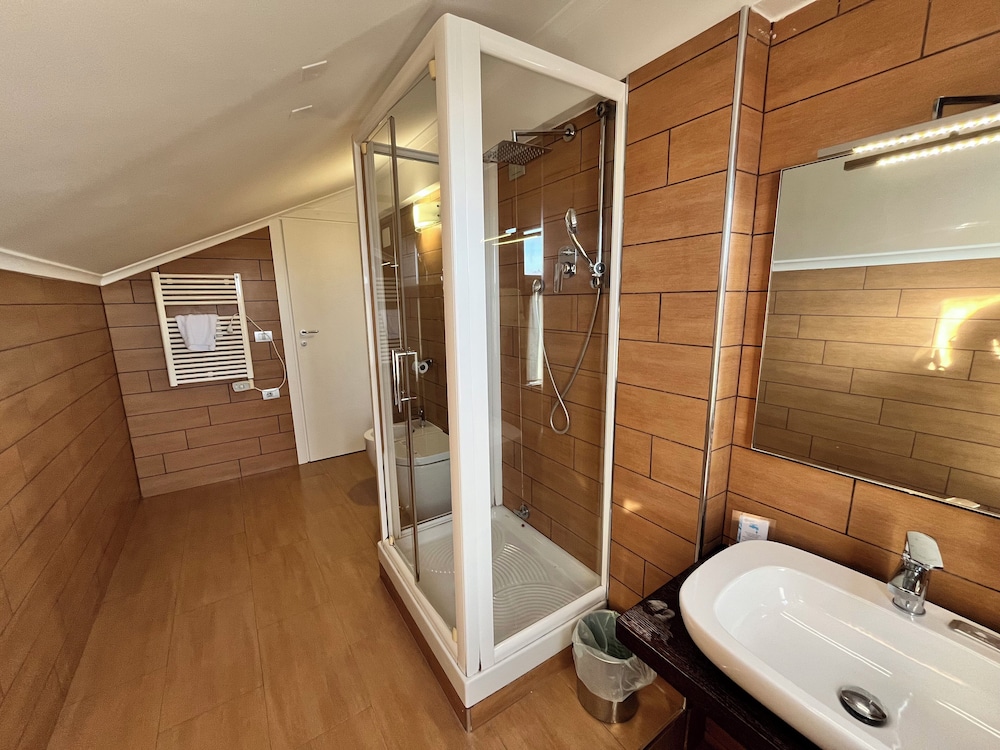 EH Hotels Suites 23