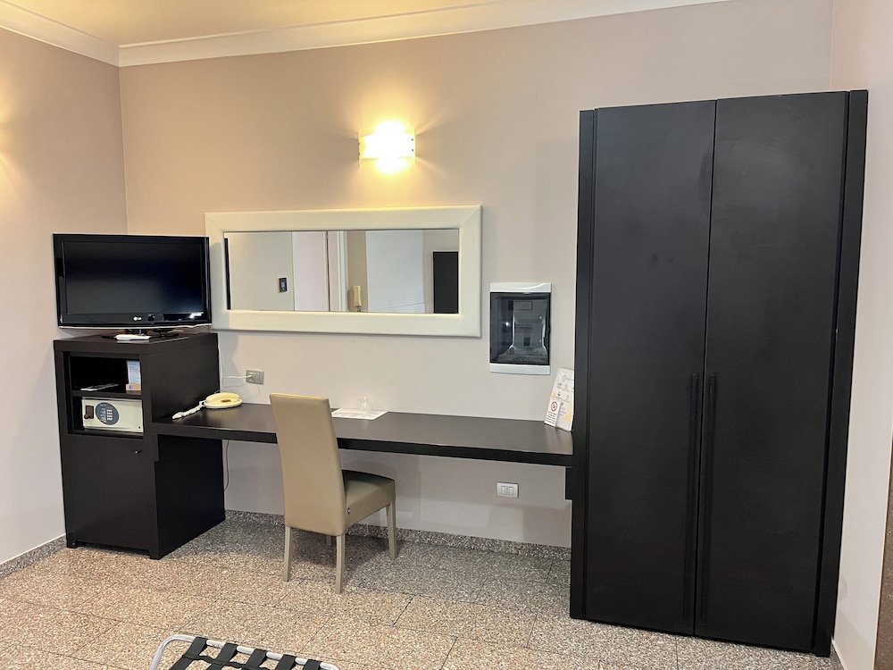 EH Hotels Suites 12