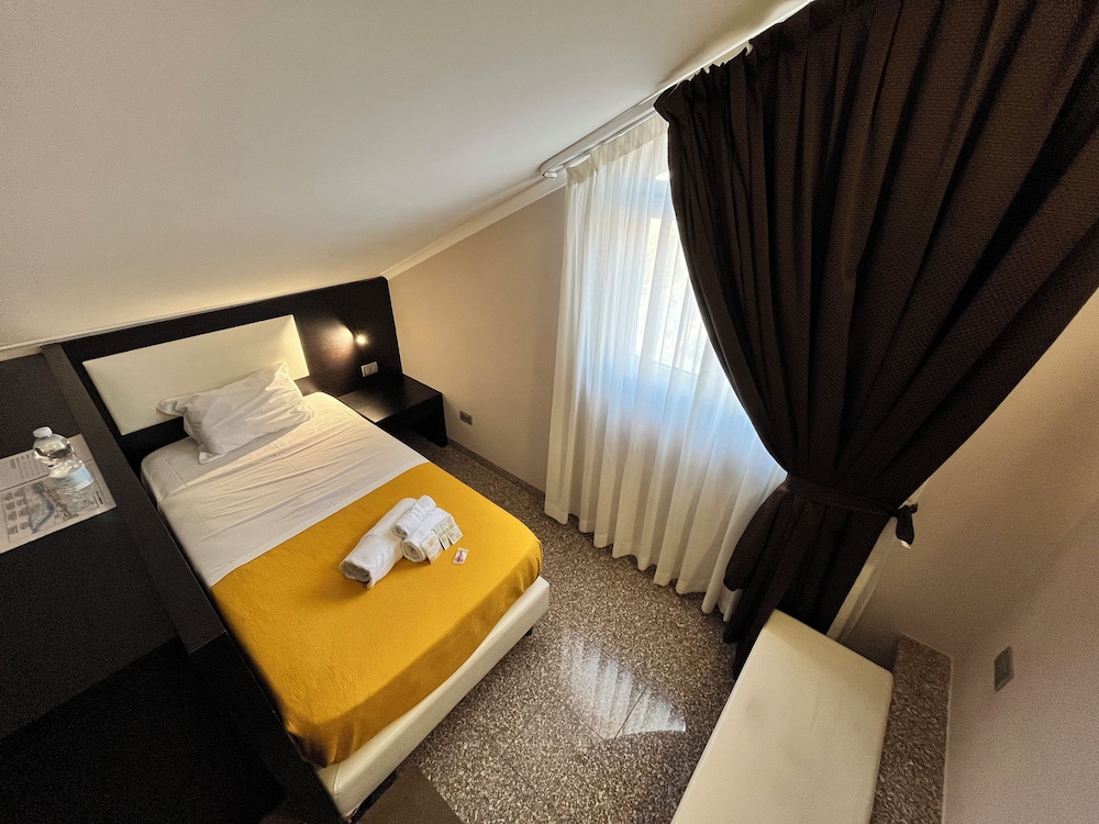EH Hotels Suites 14