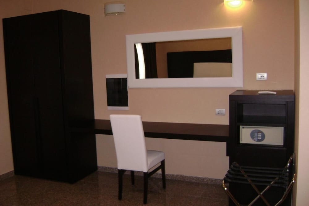 EH Hotels Suites 10