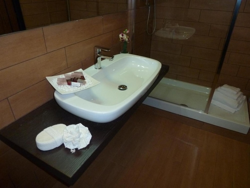 EH Hotels Suites 20
