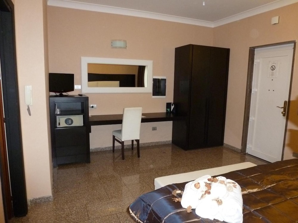 EH Hotels Suites 6