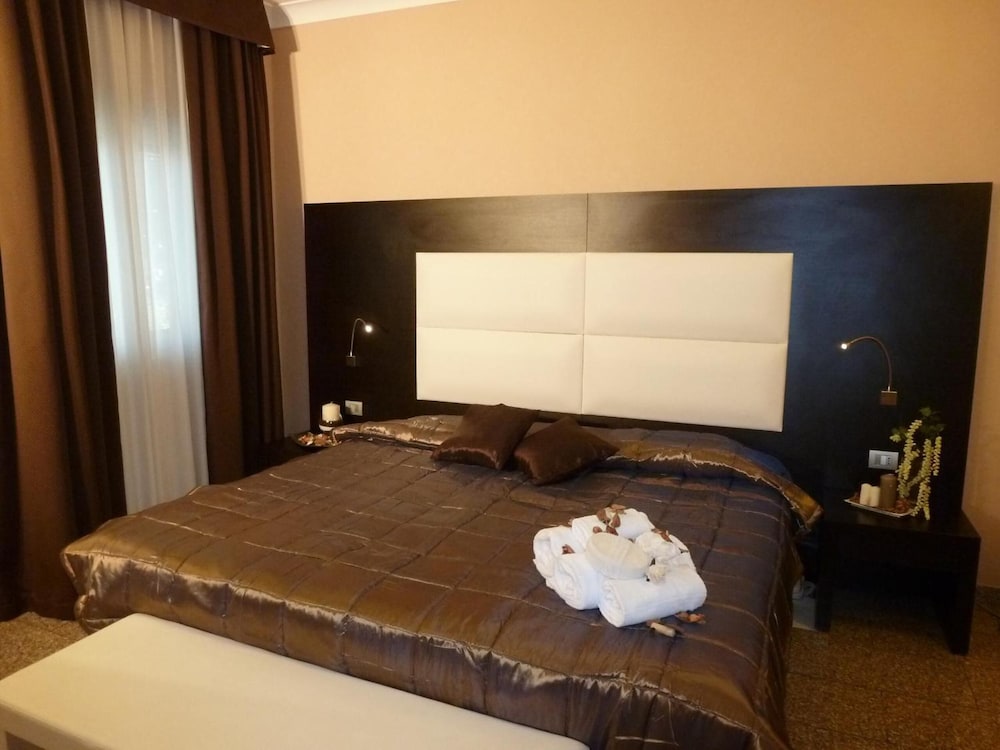 EH Hotels Suites 9