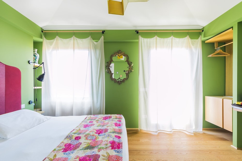 Rarity Suites 16