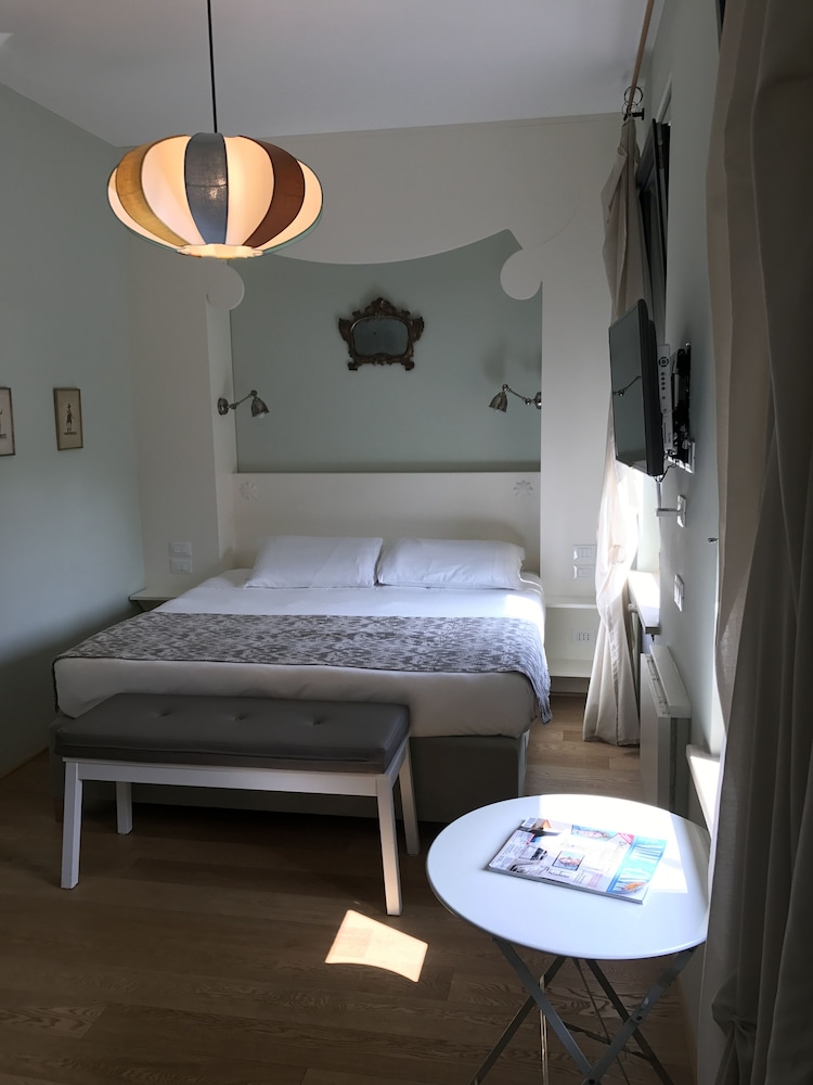 Rarity Suites 14