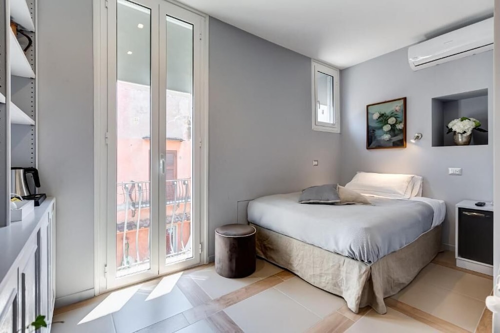 Rome Frattina 27 18