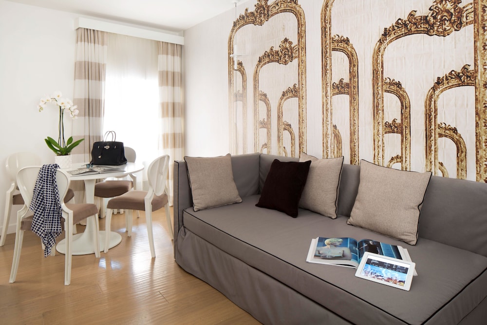 Via Del Corso Home 18