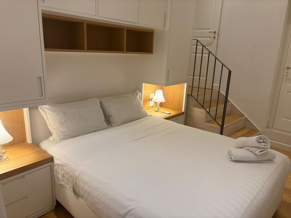 Via Del Corso Home 17