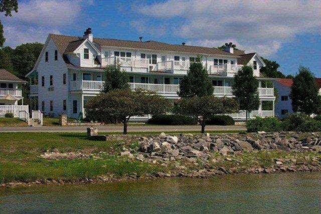 Urban Lodge Hotel 20