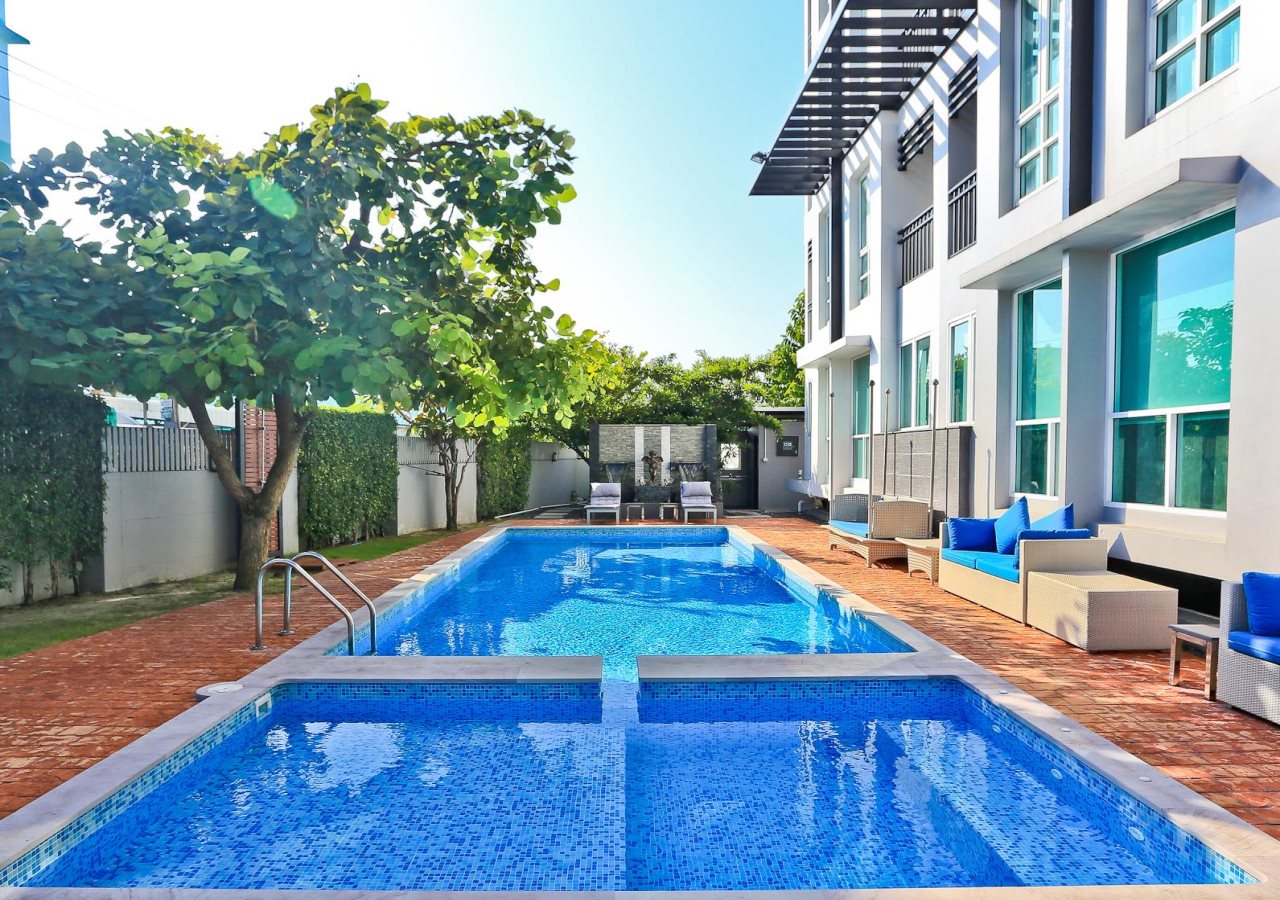Crystal Suites Suvarnabhumi Airport 9