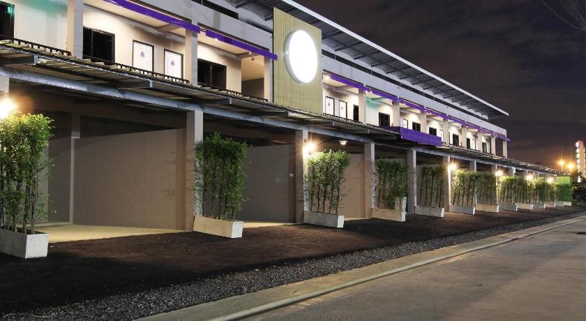 Eazy Motel B.a.n.g.N.a 17