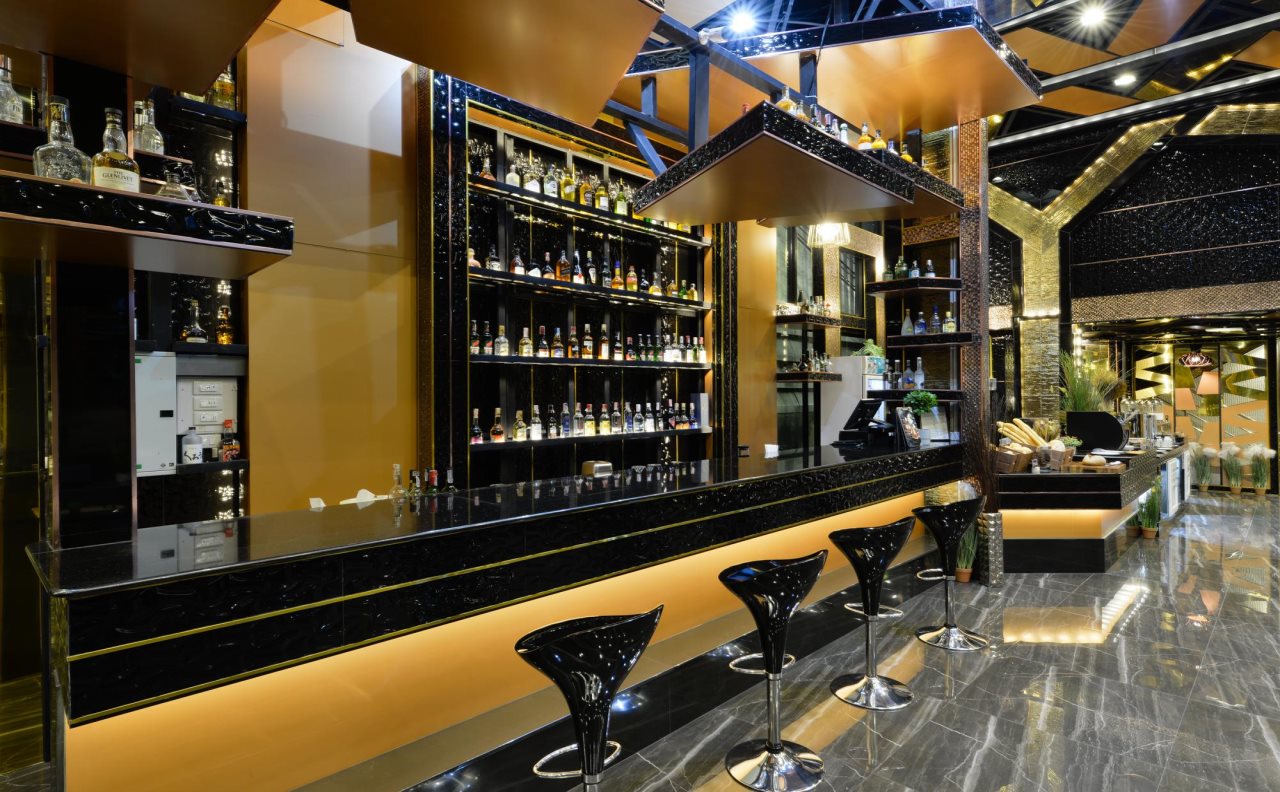 The Breton Hotel Media 10