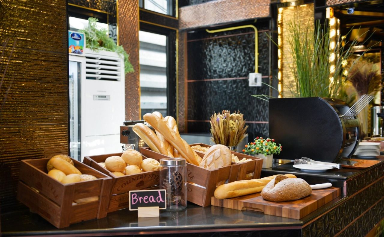 The Breton Hotel Media 22