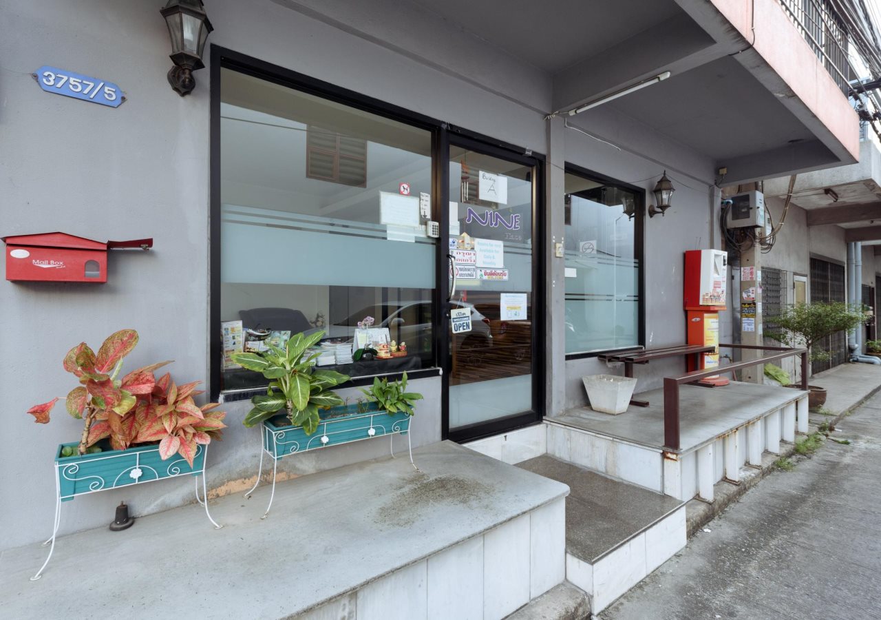 Nine Place - Sukhumwit Soi 40-Rama4 branch 1