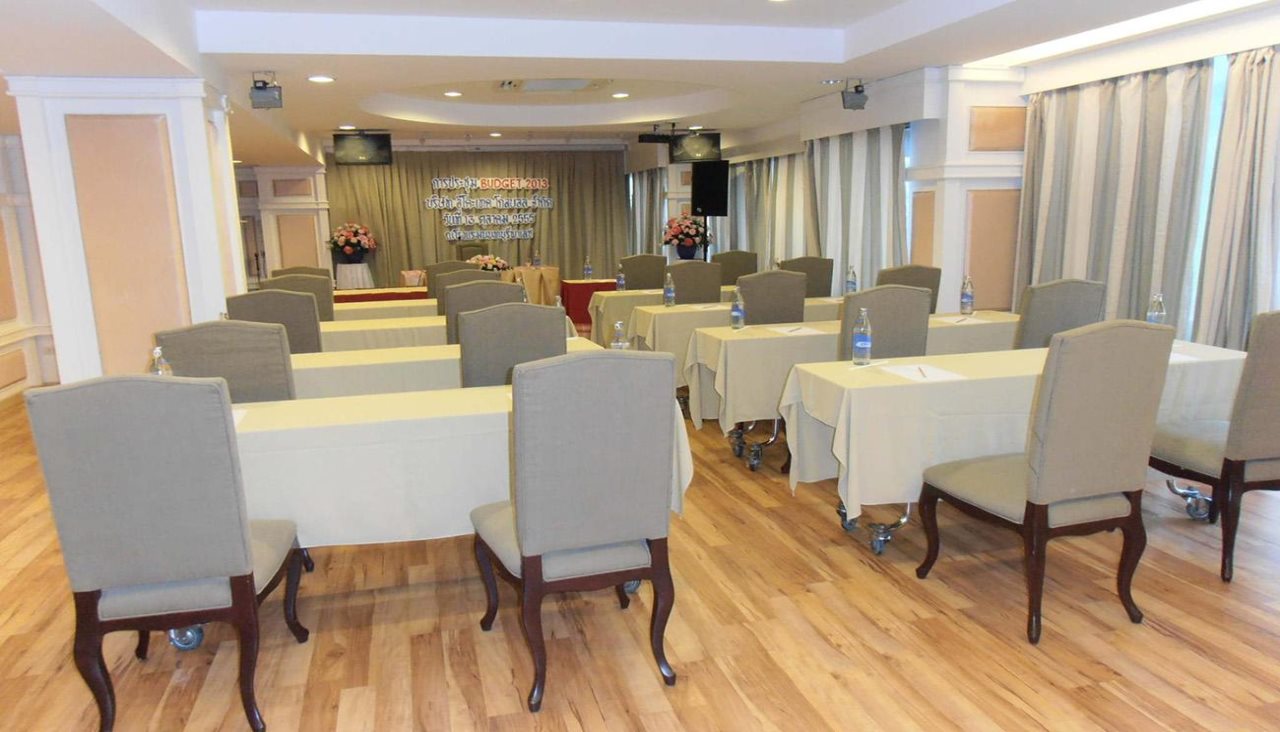 Nonthaburi Palace Hotel 12