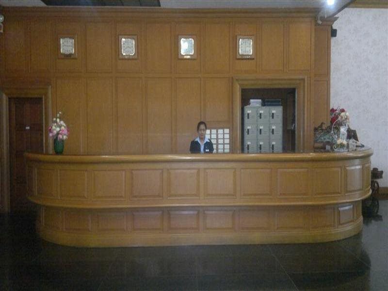 PathumThani Place Hotel 10