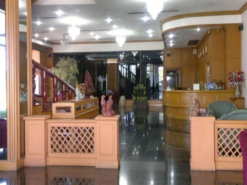PathumThani Place Hotel 9