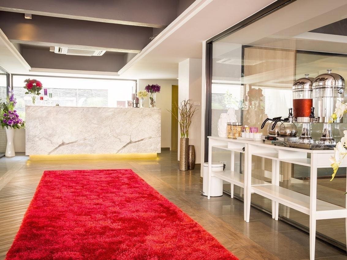 Ratchada Point Hotel 10