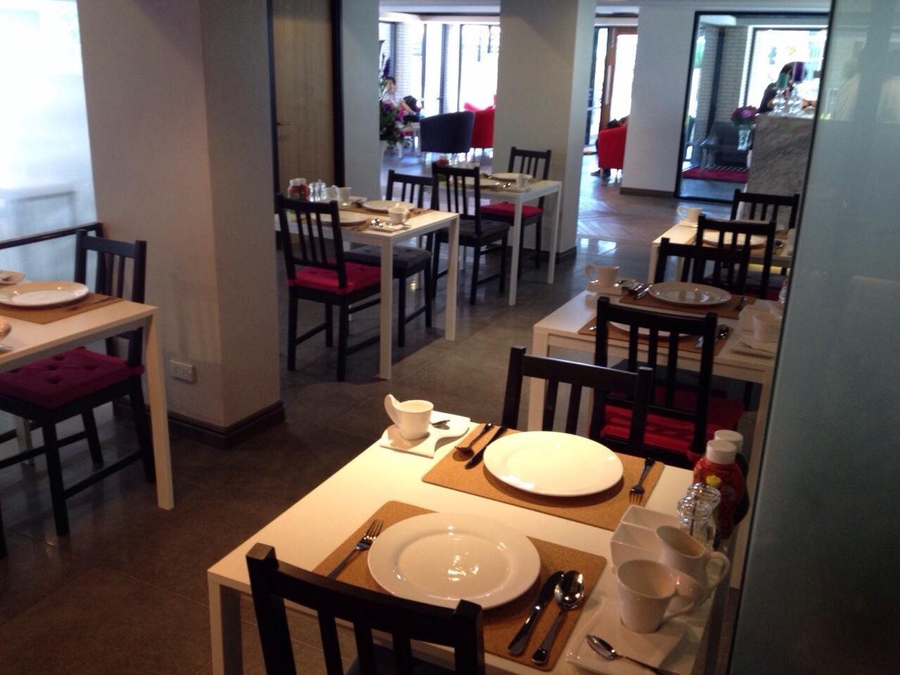 Ratchada Point Hotel 11