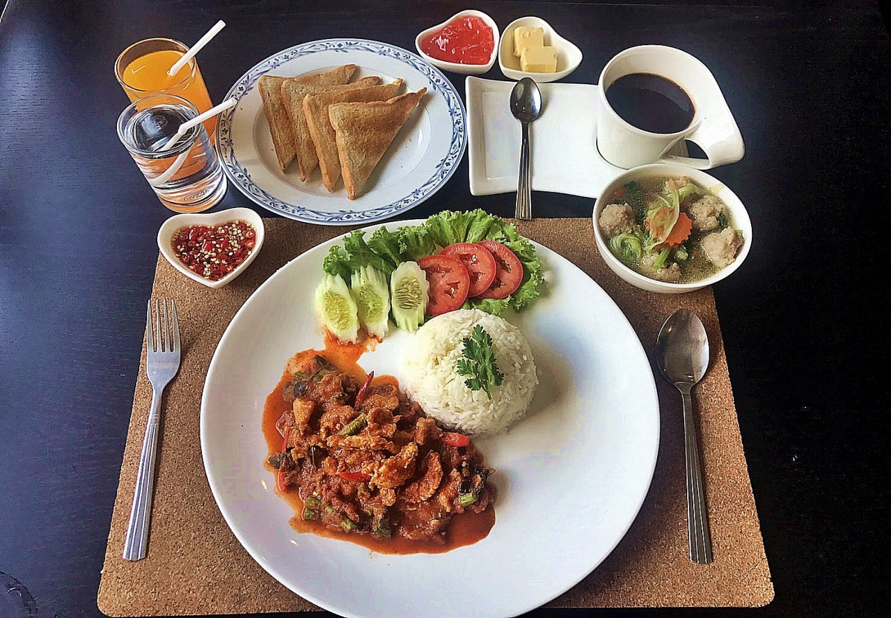 Ratchada Point Hotel 14