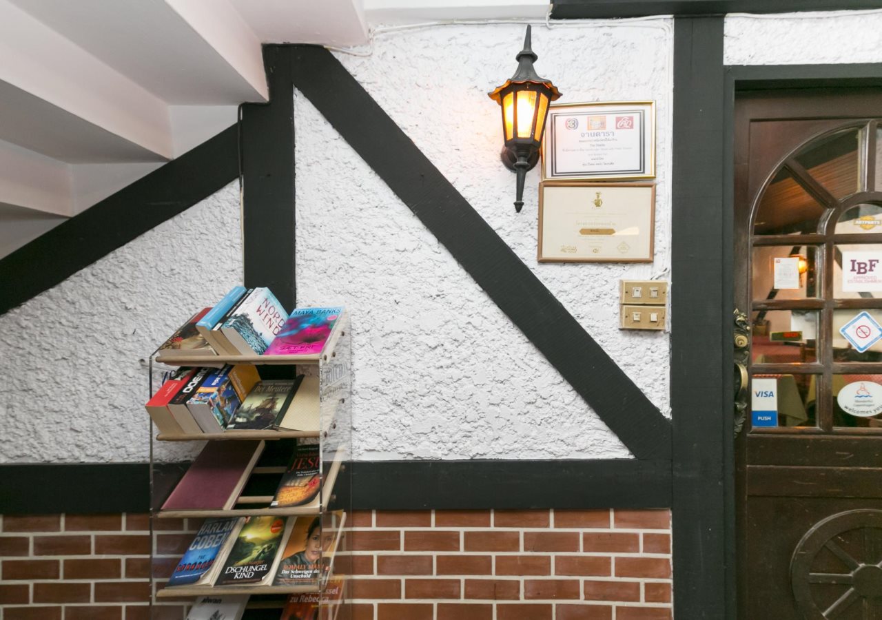 Stable Lodge Hotel 10