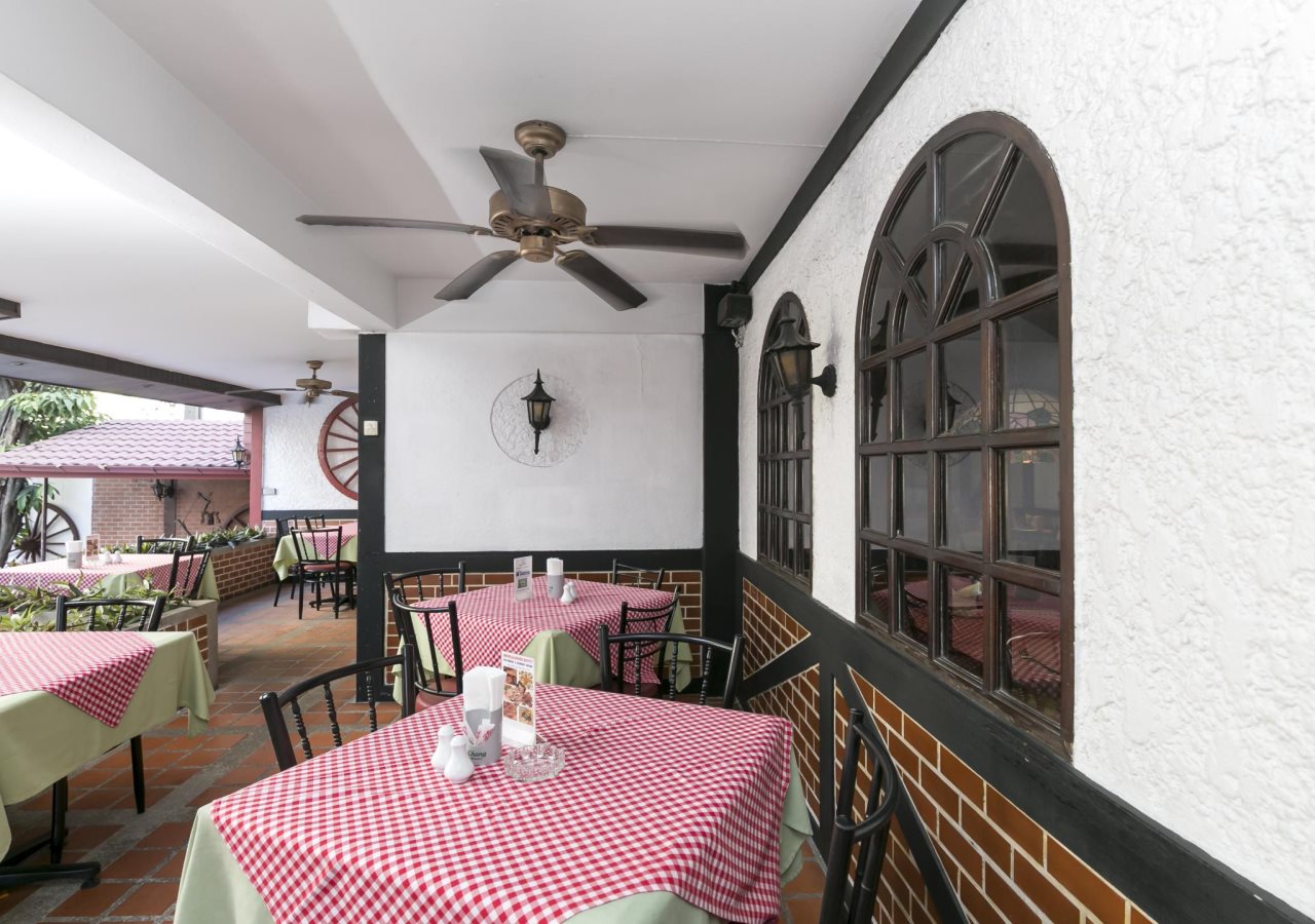Stable Lodge Hotel 5