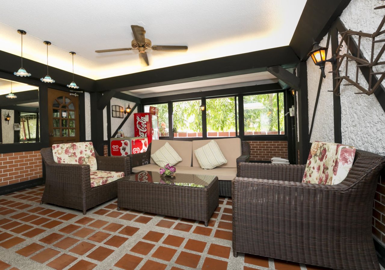 Stable Lodge Hotel 6
